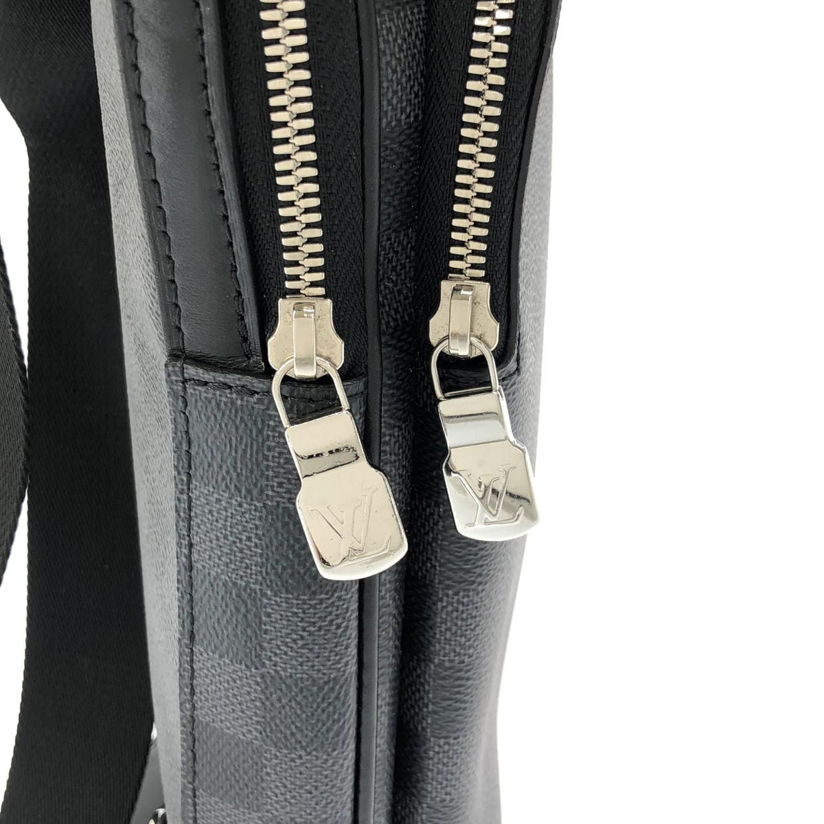 Louis Vuitton Avenue Slingbag Damier Graphite Shoulder Bag