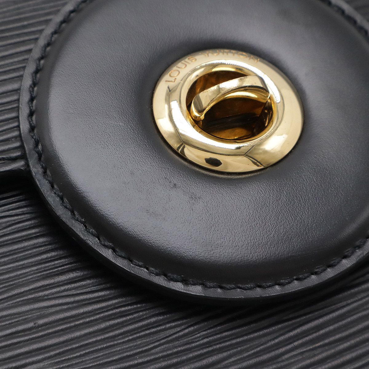 Louis Vuitton Epi Free Run Shoulder Bag Leather