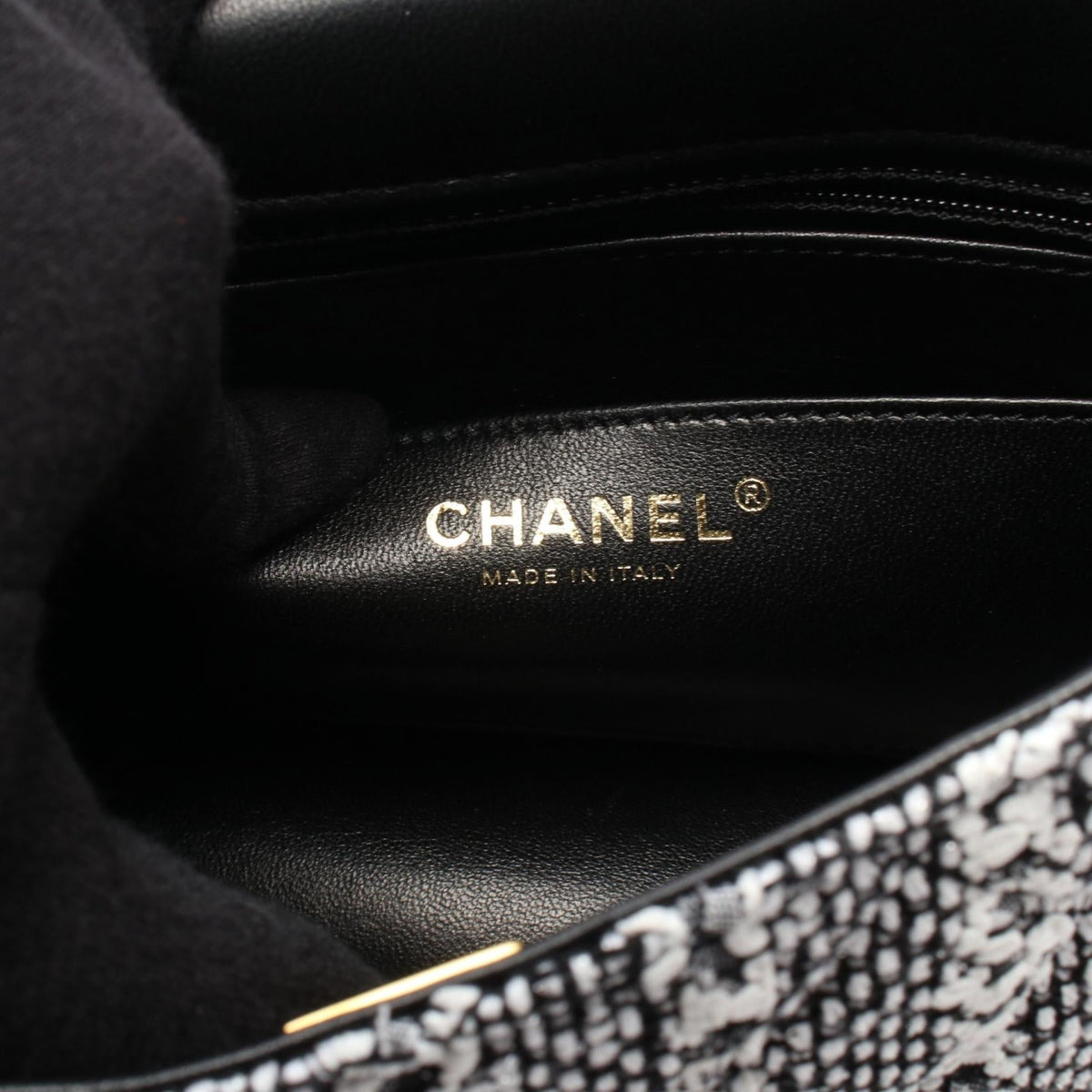 CHANEL White/Black Matelasse Artificial pearl Fabric�leather AS4384 2101220002848