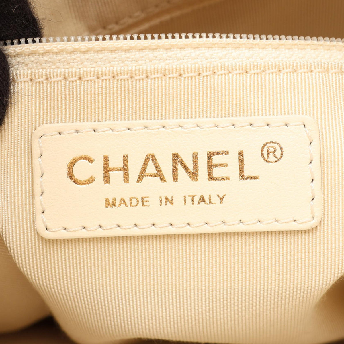 CHANEL White Matelasse Drawstring Bucket Bag Lambskin (sheep leather) AS2212 2106800636314