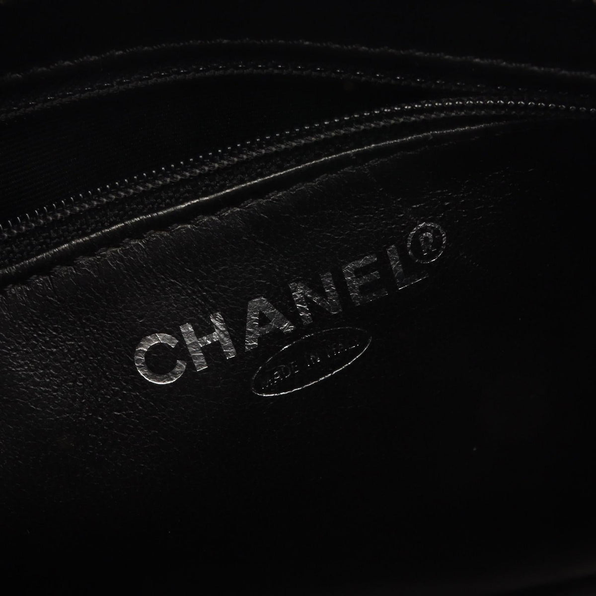 CHANEL Black Medallion tote Calfskin (cowhide) A01804 2101219887807