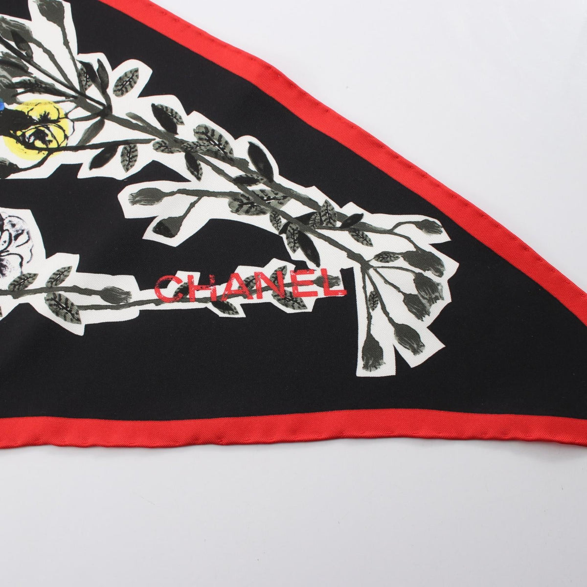 CHANEL Black/Multicolor 2026 Stainless Steel Pre-Fall Collection Floral Print Silk Twill Triangle silk 2104102518871