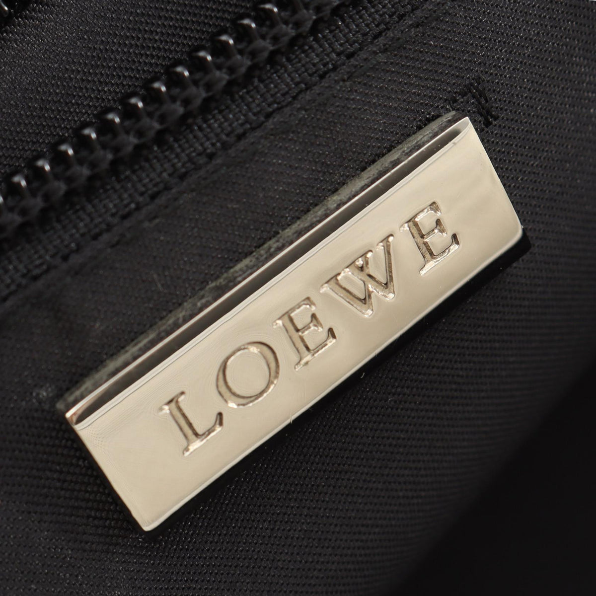 LOEWE Amazona 28 Punching Handbag White leather 2101220004903