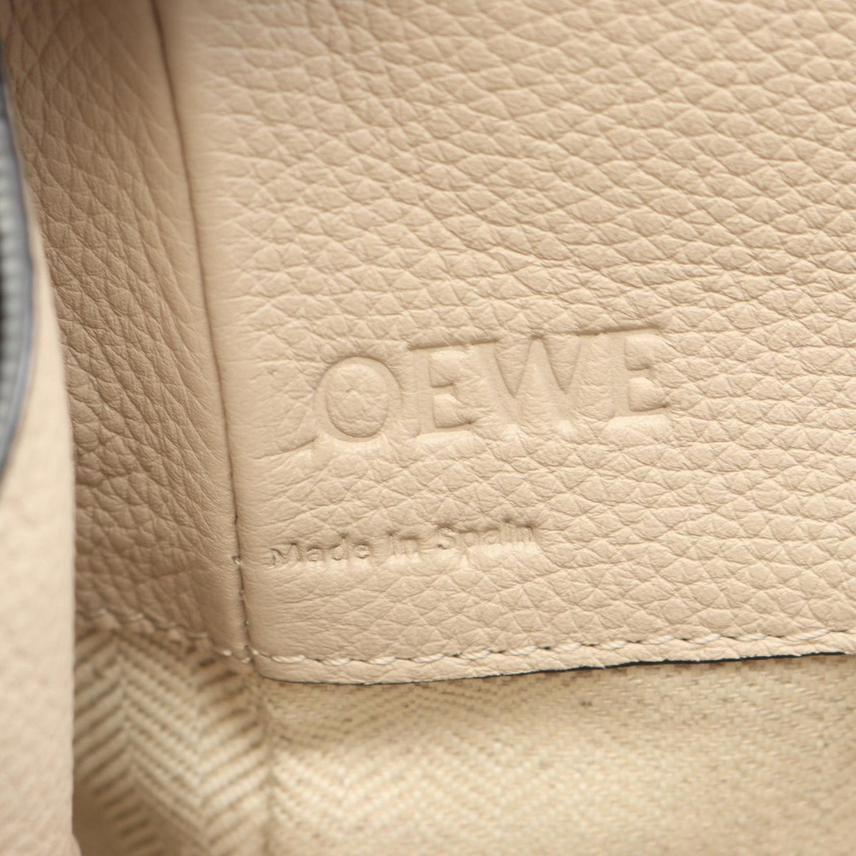 LOEWE Hammock with drawstring, medium, 2-way Shoulder Bag Beige leather 2120800032532