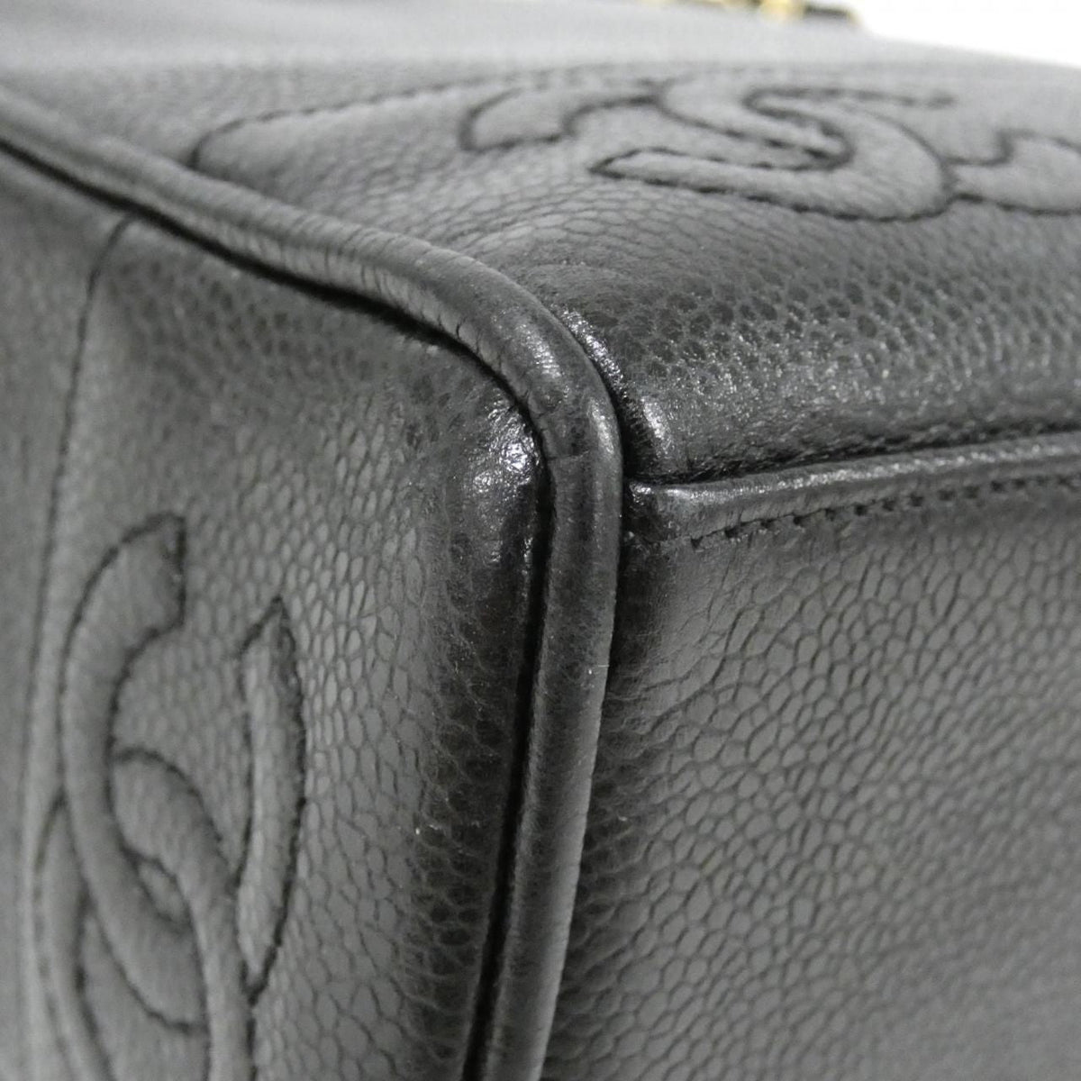 Chanel Caviar Skin Shoulder Bag