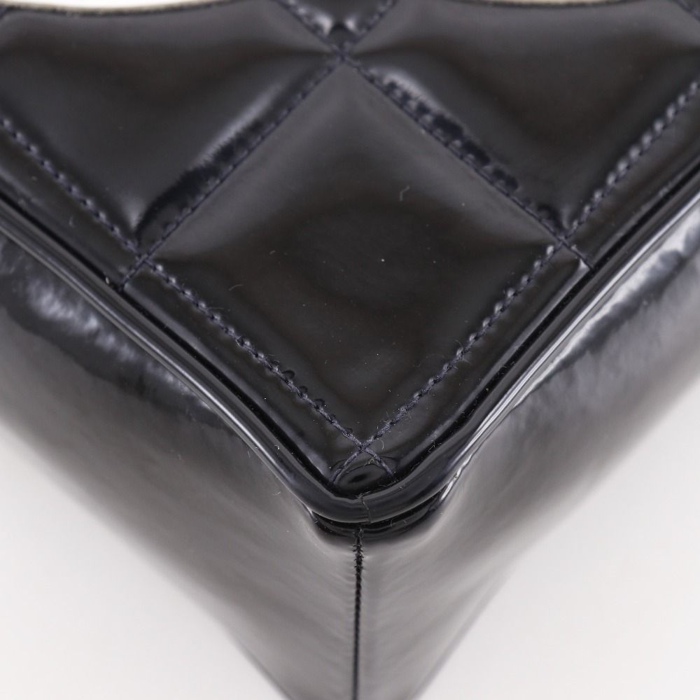CHANEL Heart Vanity Patent Leather Handbag