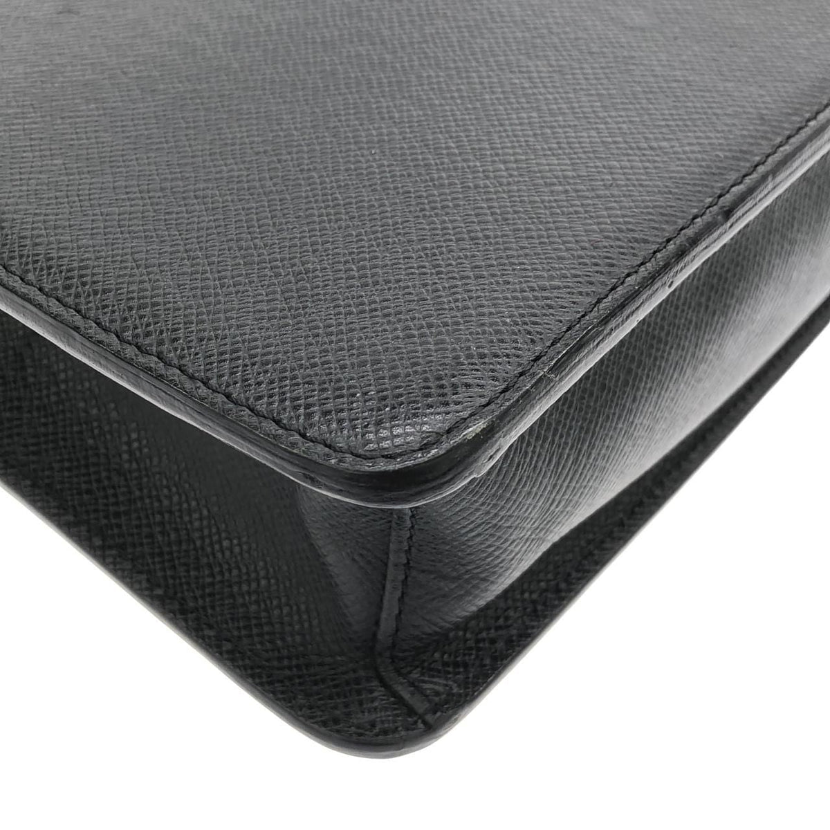 Louis Vuitton Taiga Laguito Leather Briefcase