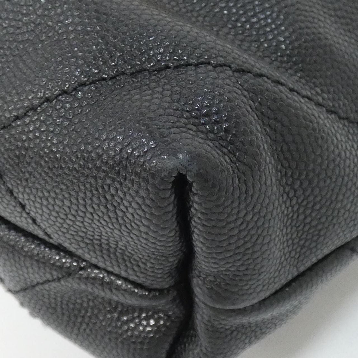 Chanel Chanel22 Grained Calfskin Shoulder Bag