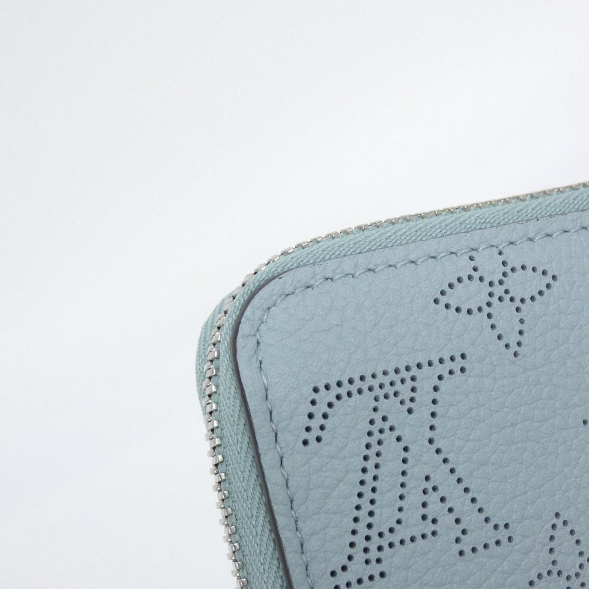 Louis Vuitton Mahina Calf Long Wallet
