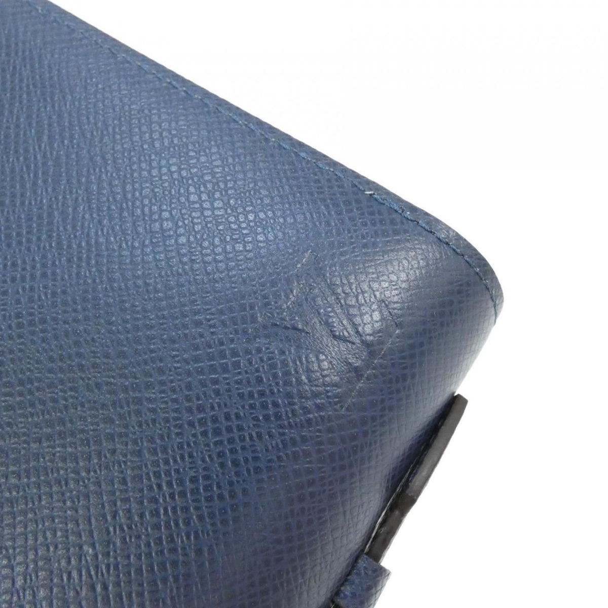 Louis Vuitton Taiga Zippy XL Wallet