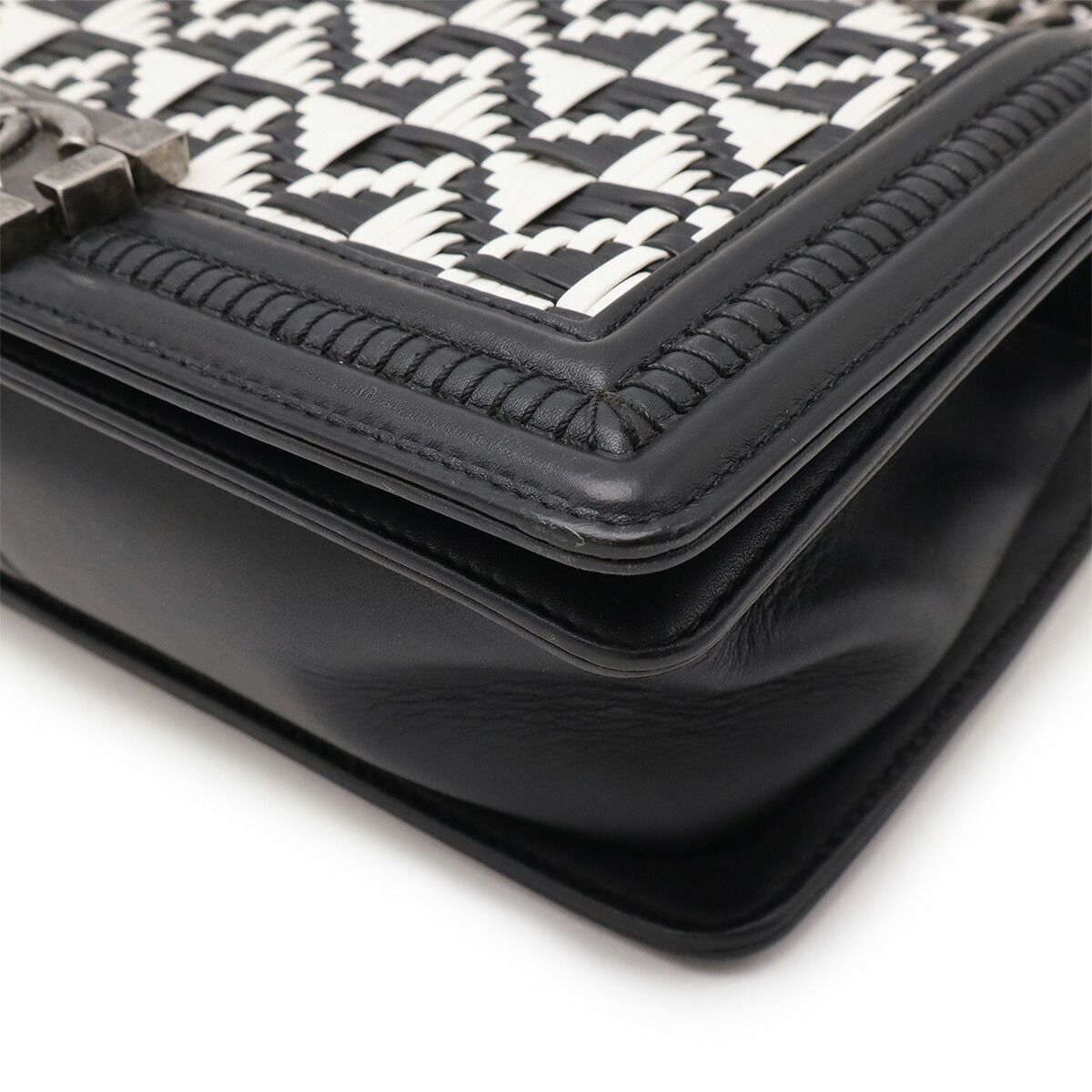 Chanel Boy Chanel Leather Shoulder Bag