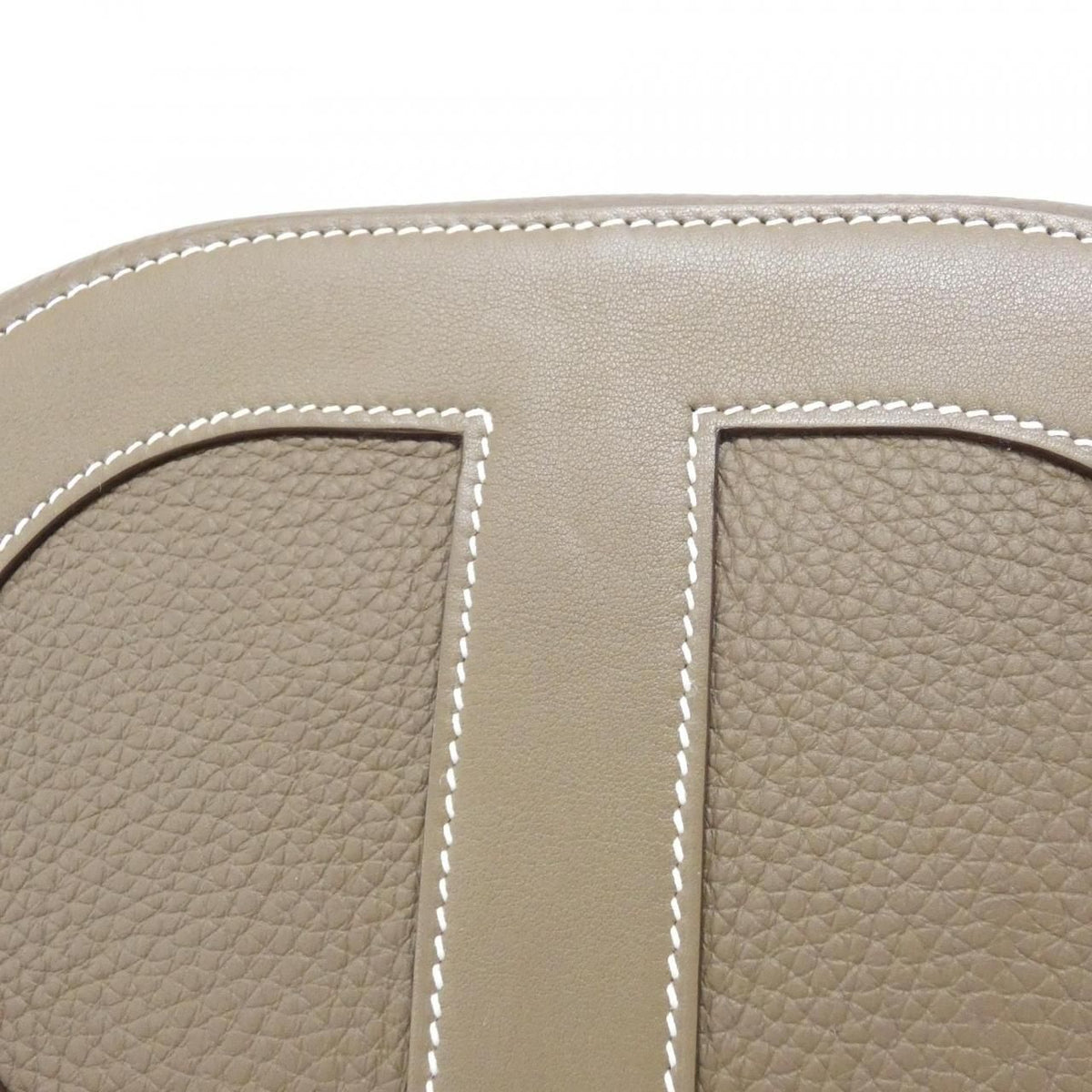 Hermes In The Loop23cm Taurillon Clemence Swift Bag