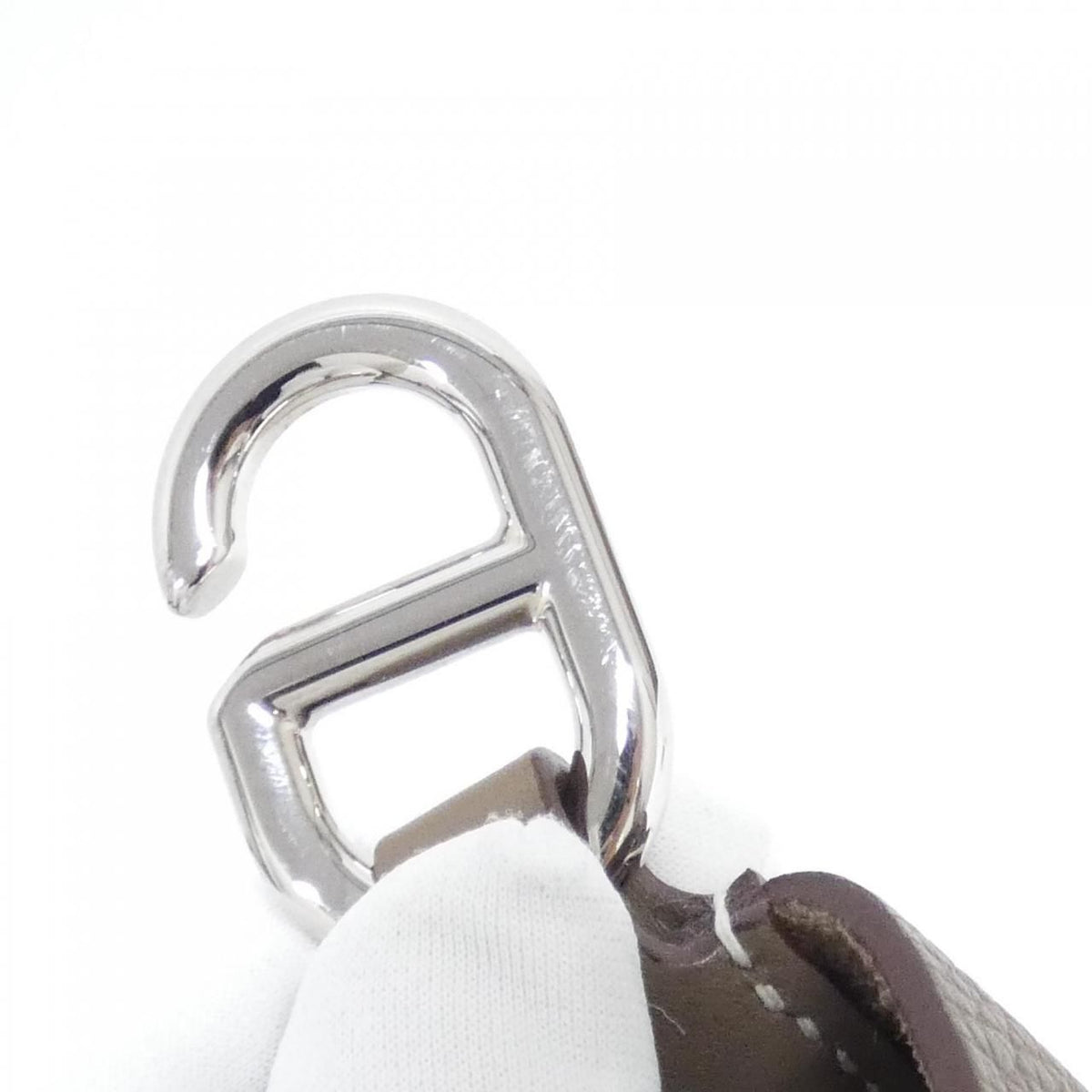Hermes In The Loop23cm Taurillon Clemence Swift Bag