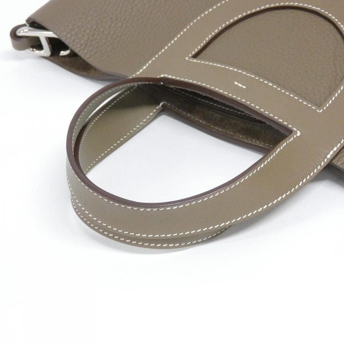 Hermes In The Loop23cm Taurillon Clemence Swift Bag
