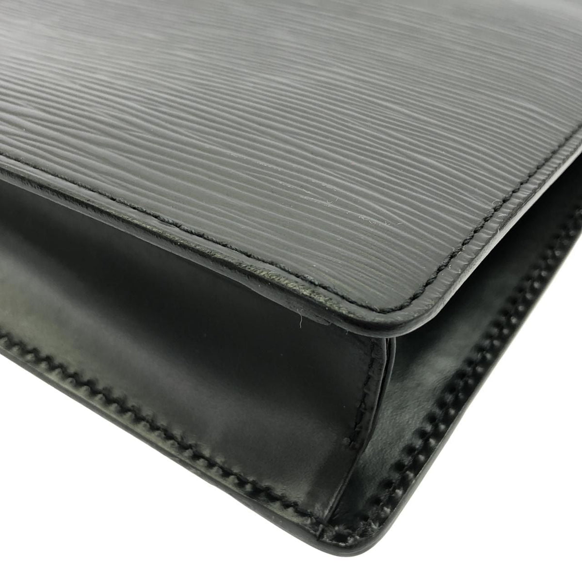 Louis Vuitton Pochette S ri  Dragonne Epi Clutch Bag