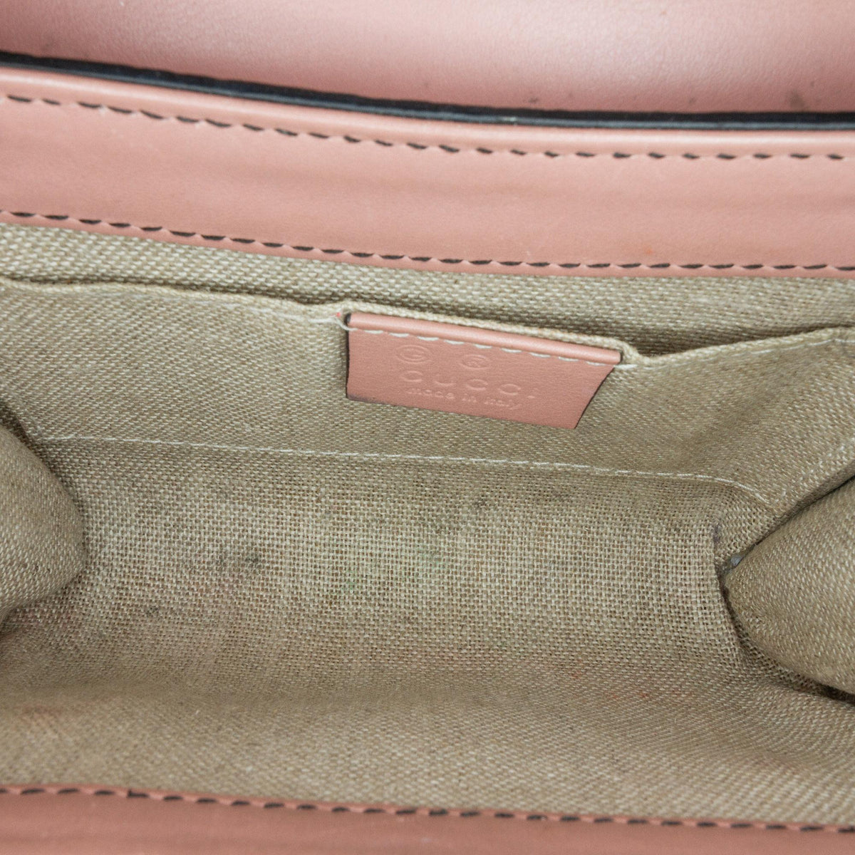 Gucci Mini Microguccissima Emily Crossbody Bag (SHG-KWTiRm)