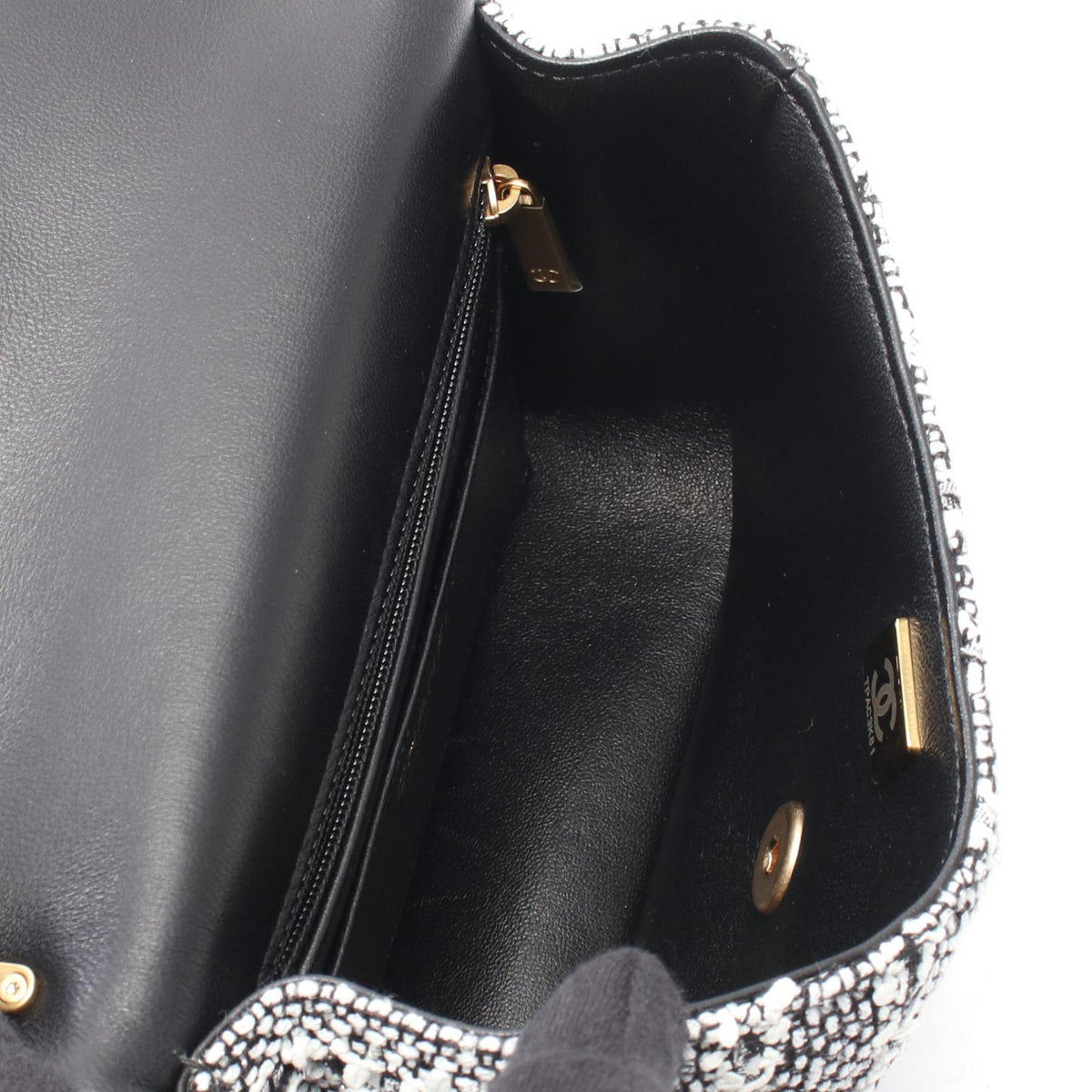 CHANEL White/Black Matelasse Artificial pearl Fabric�leather AS4384 2101220002848