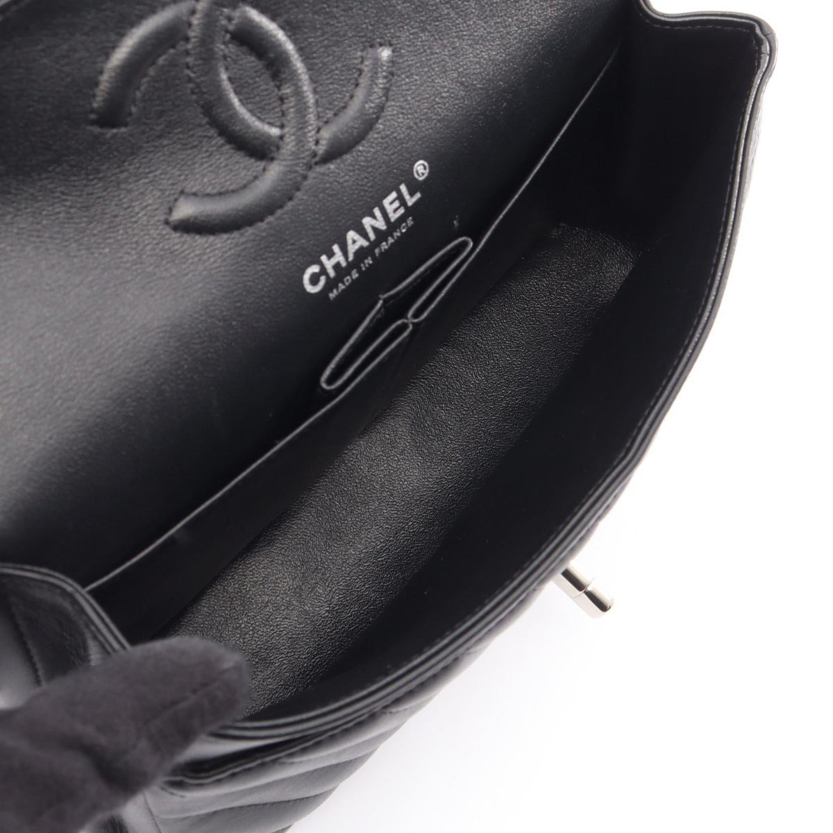 CHANEL Black Chevron V Stitch Lambskin (sheep leather) 2101219992044