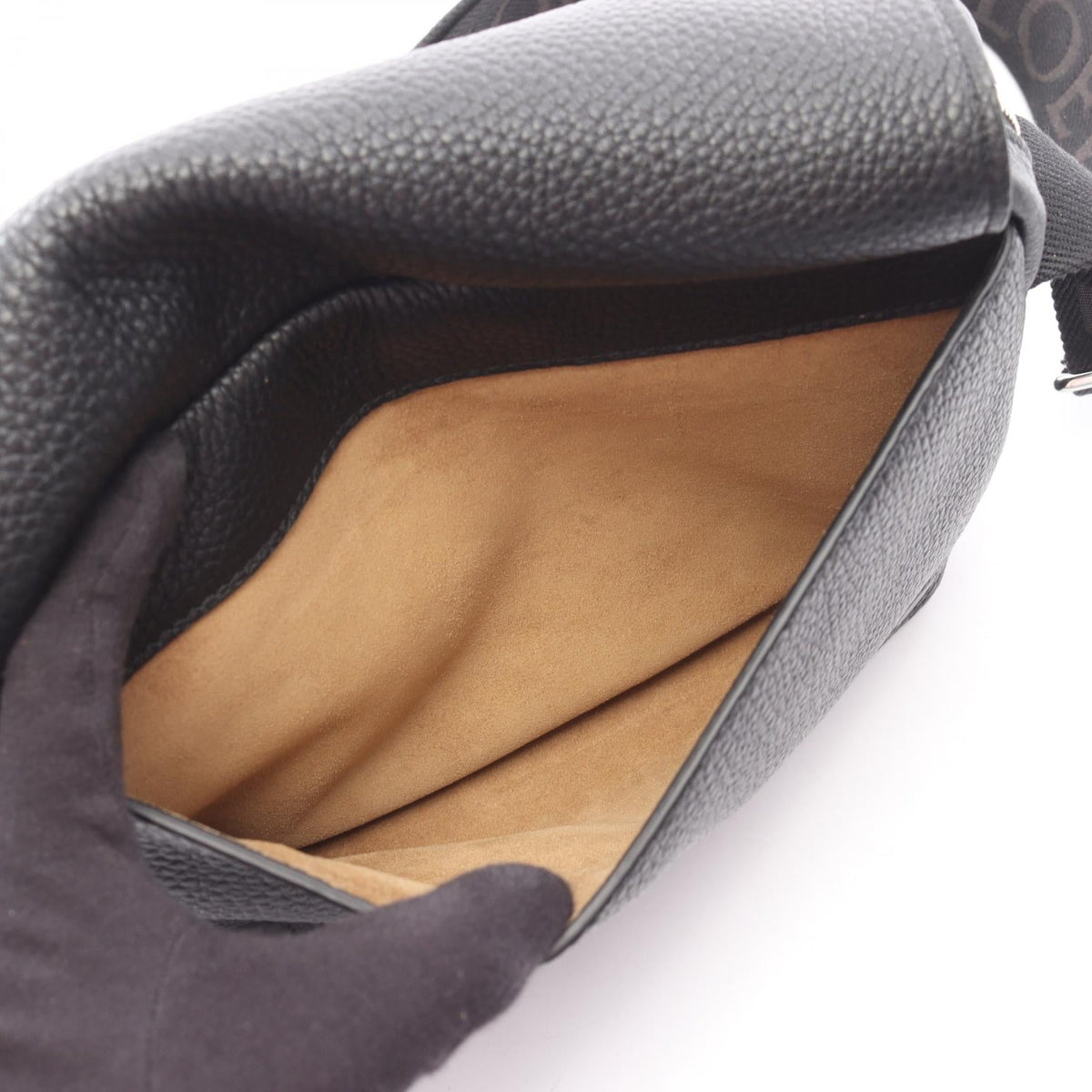LOEWE Pebble Messenger Bag Medium Shoulder Bag Black leather BANBA73X051100 2101219984001