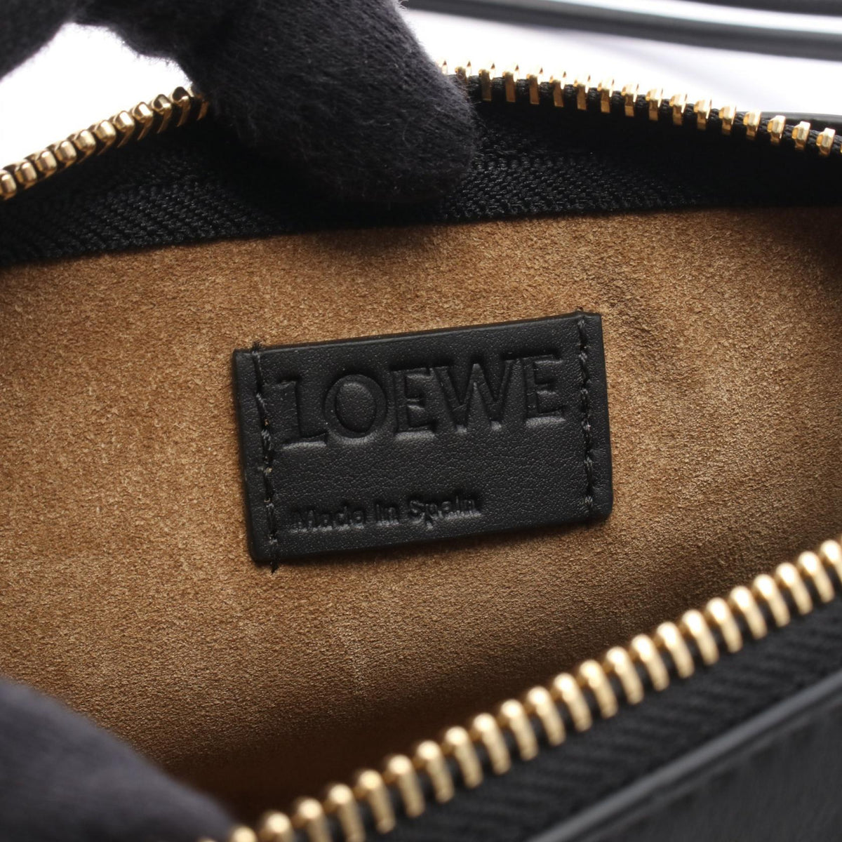 LOEWE Hoya pouch Shoulder Bag Black leather C630R10X031100 2101219983820