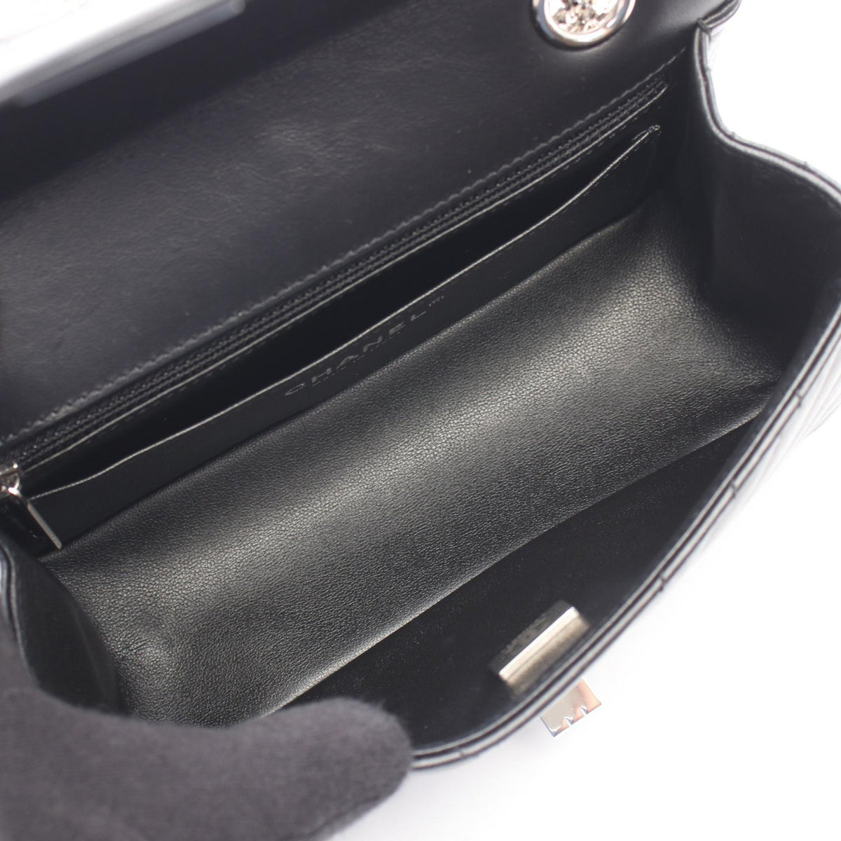 CHANEL Black 2.55 V-stitch Chevron Calfskin (cowhide) 2120800029570