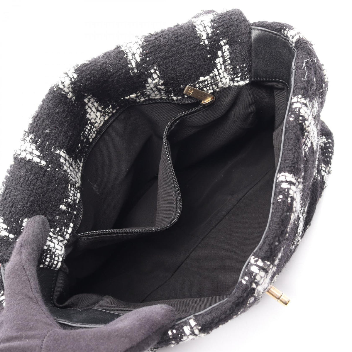 CHANEL Black/White 19 dix-neuf 19 Matelasse Combination Metal Fittings 2WAY Fabric�leather AS1161 2101219889528