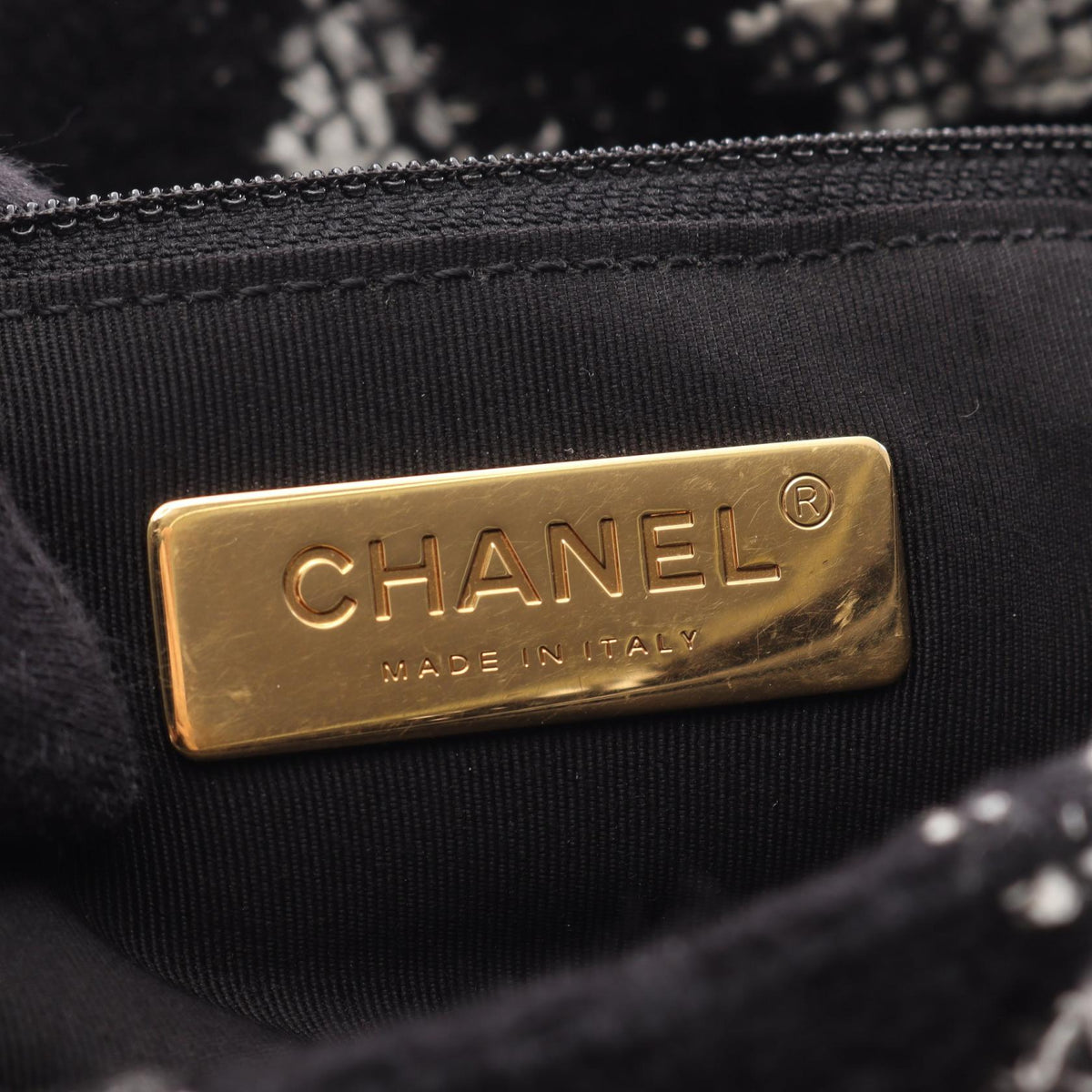 CHANEL Black/White 19 dix-neuf 19 Matelasse Combination Metal Fittings 2WAY Fabric�leather AS1161 2101219889528