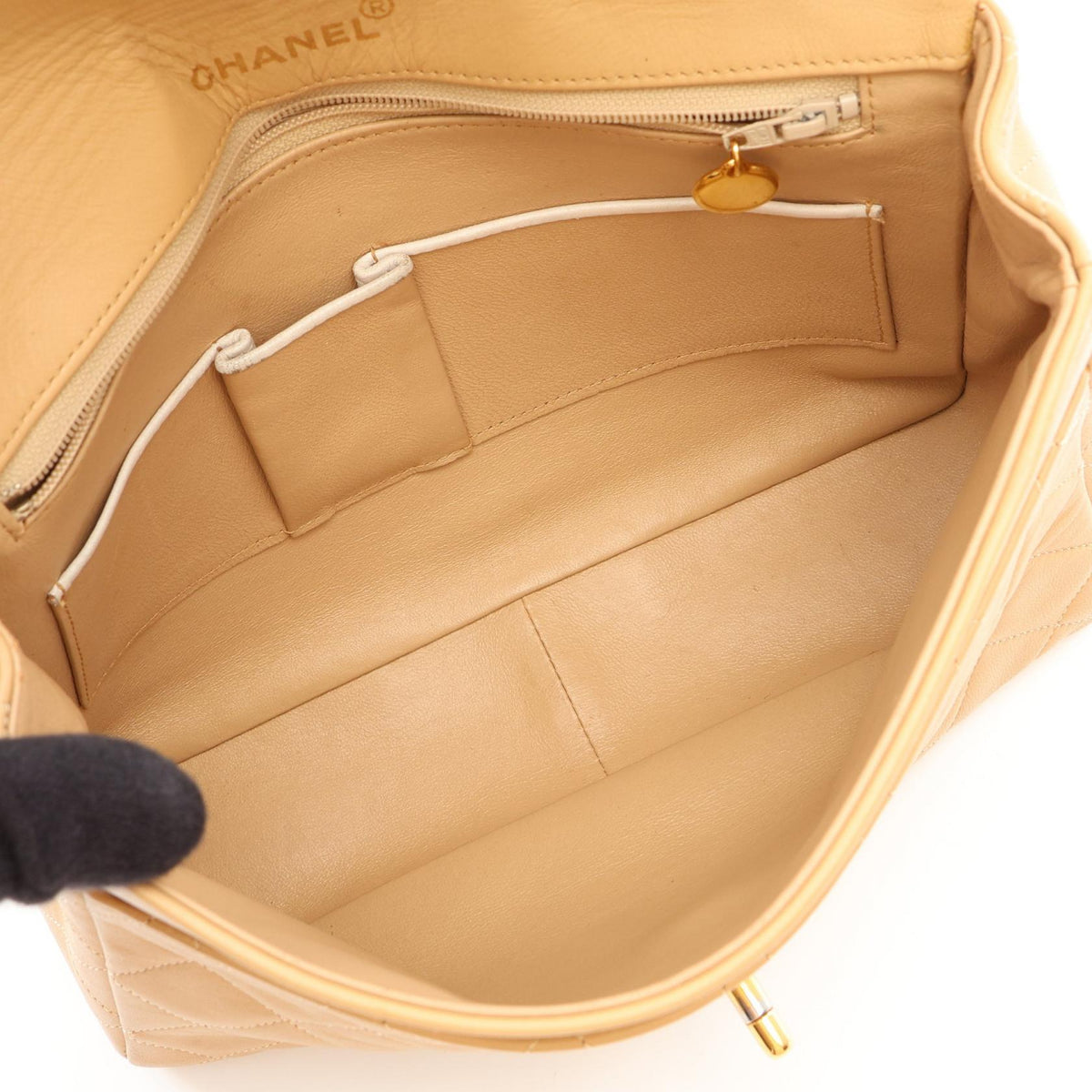 CHANEL Beige/White Matelasse single flap Lambskin (sheep leather) 2101220049089