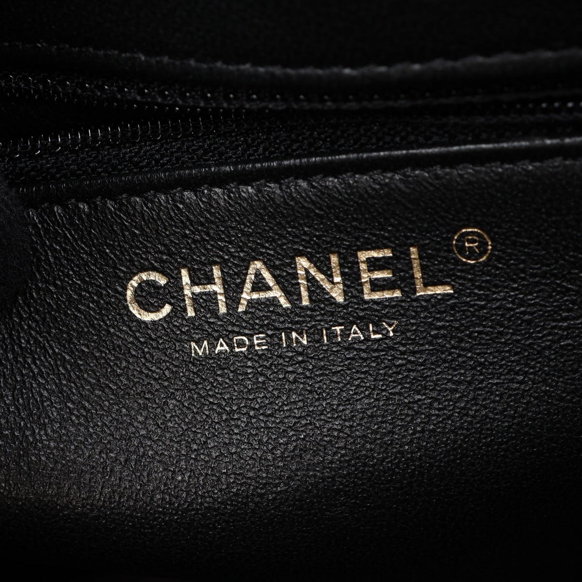 CHANEL Black CC filigree Grained Calfskin leather 2104102536370