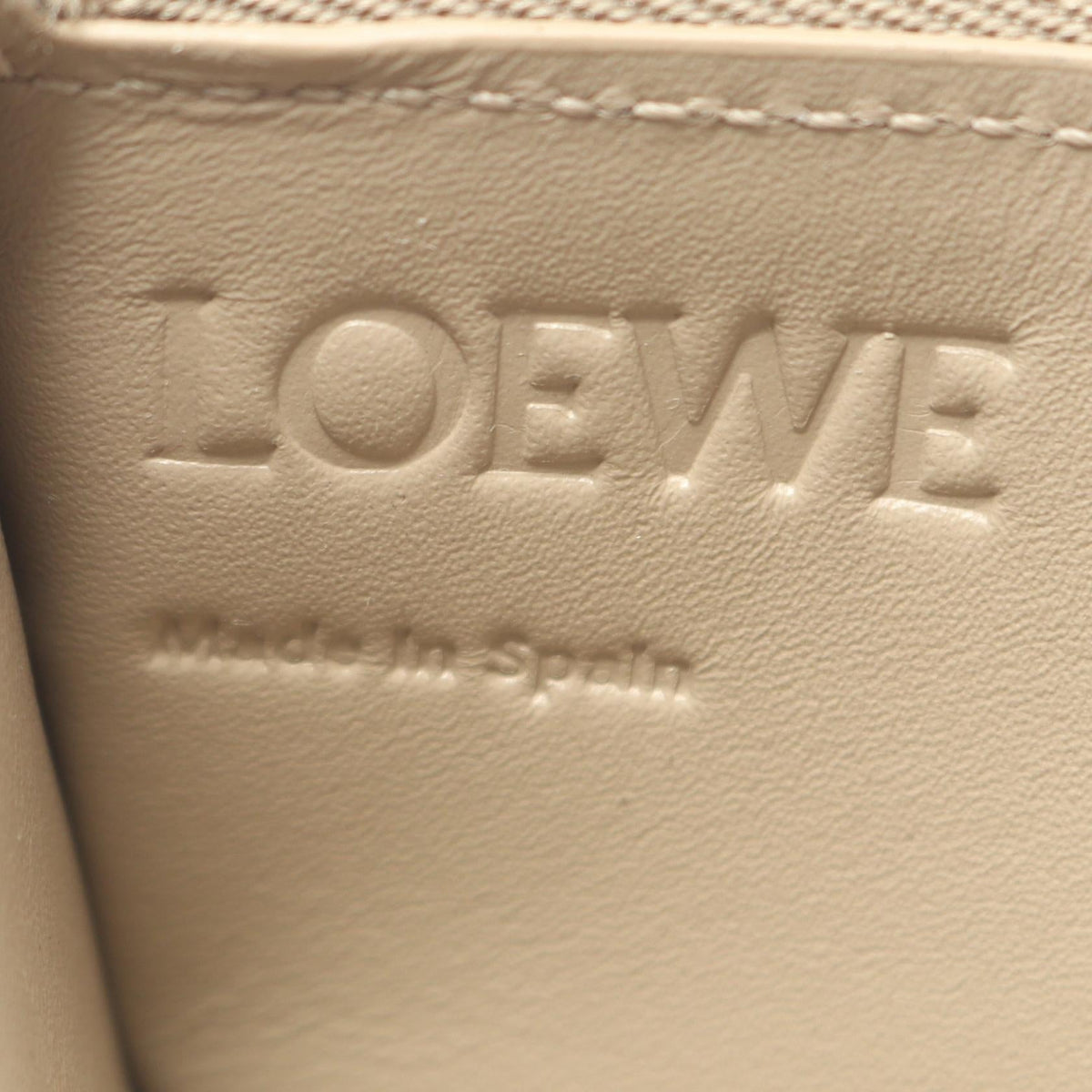 LOEWE Anagram Square Coin Card Holder with Keyring coin purse Beige leather C821SQLX035541 2101220148713