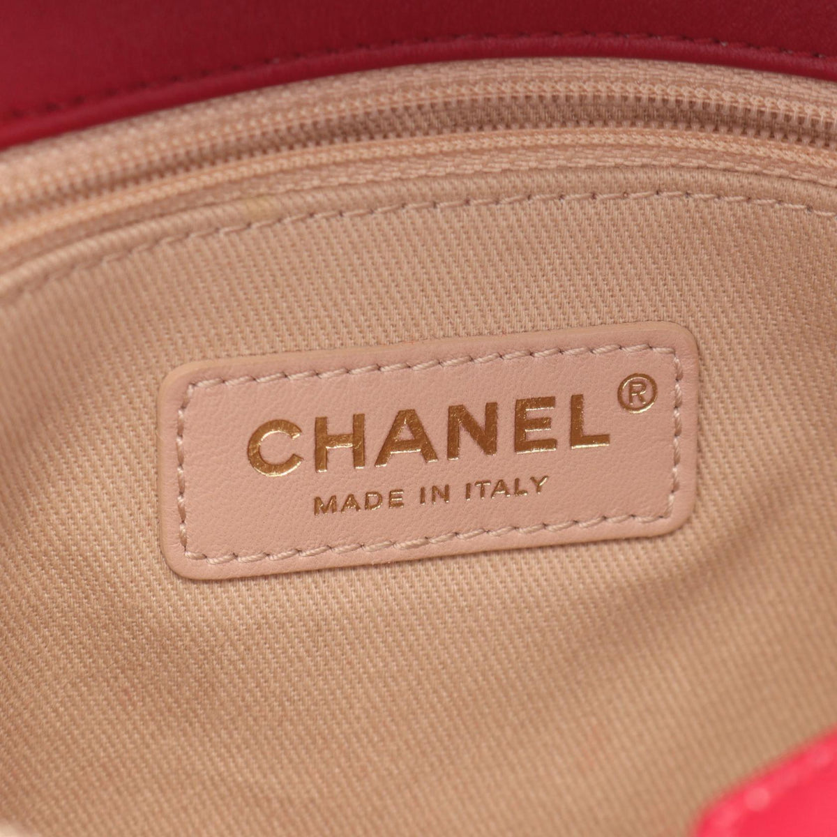 CHANEL Red Chevron V-stitch 2WAY leather 2104102537308