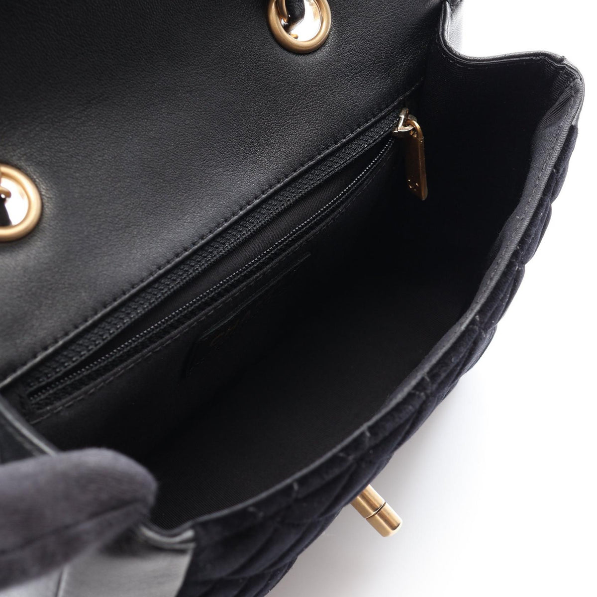 CHANEL Black Matelasse ChainShoulder Lambskin (sheep leather) Fabric 2106800643084