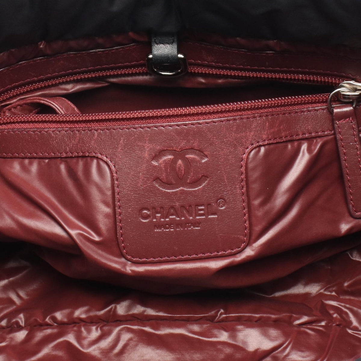 CHANEL Black/Bordeaux Coco Cocoon Small Reversible Nylon leather A48610 2101219759036